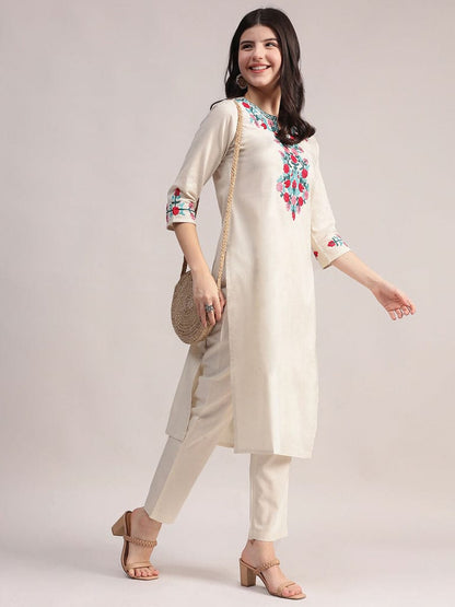 Off-White Floral Embroidered Kurta with Multicolor Threadwork