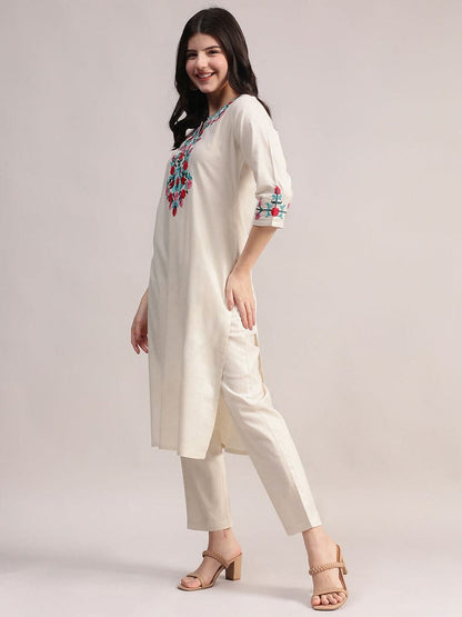 Off-White Floral Embroidered Kurta with Multicolor Threadwork
